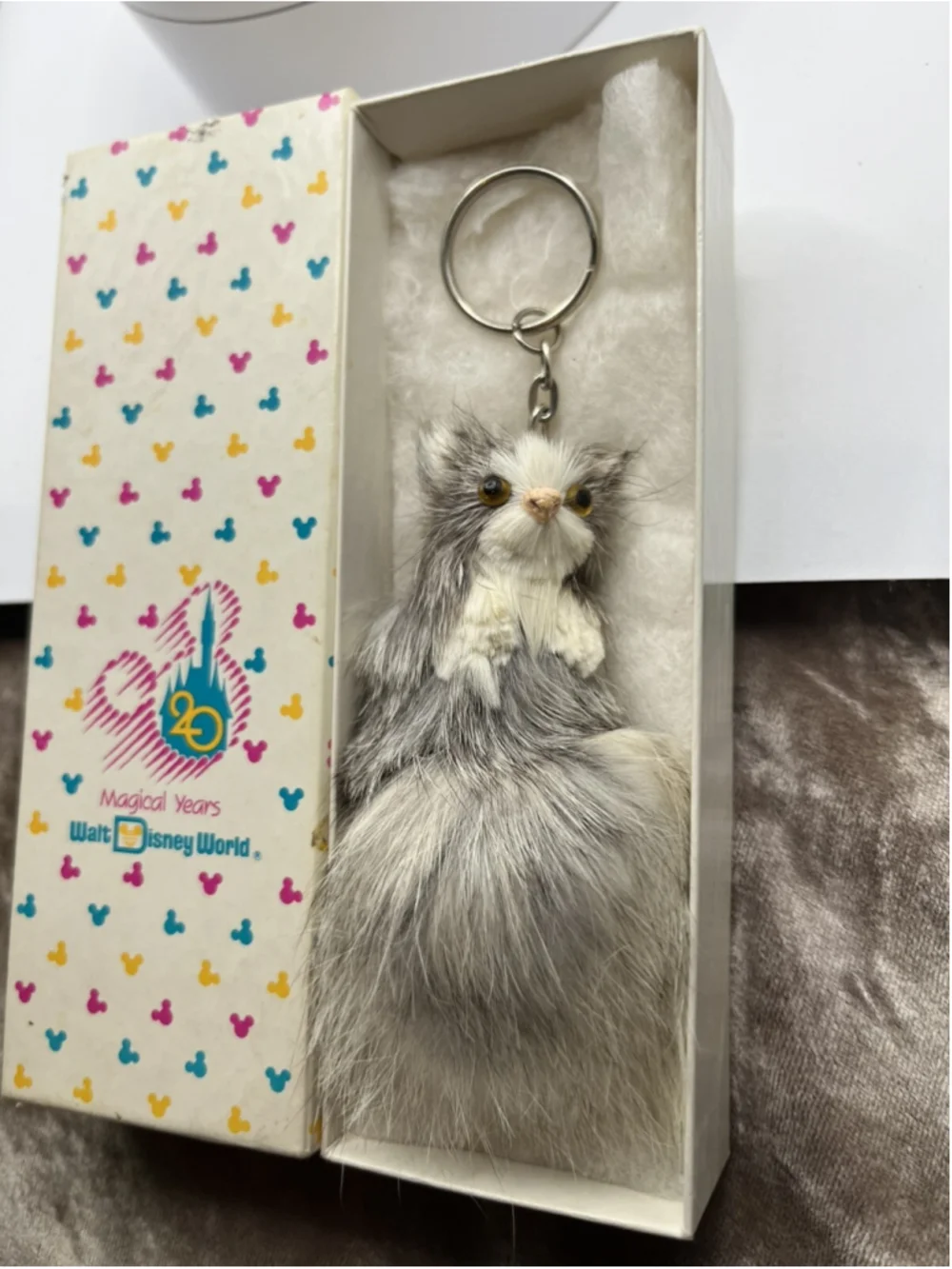 Vintage Fur Cat Keychain LITTLE RARE FIND , SEE ALL ZOOM IN INSIDE OF DISNEY BOX